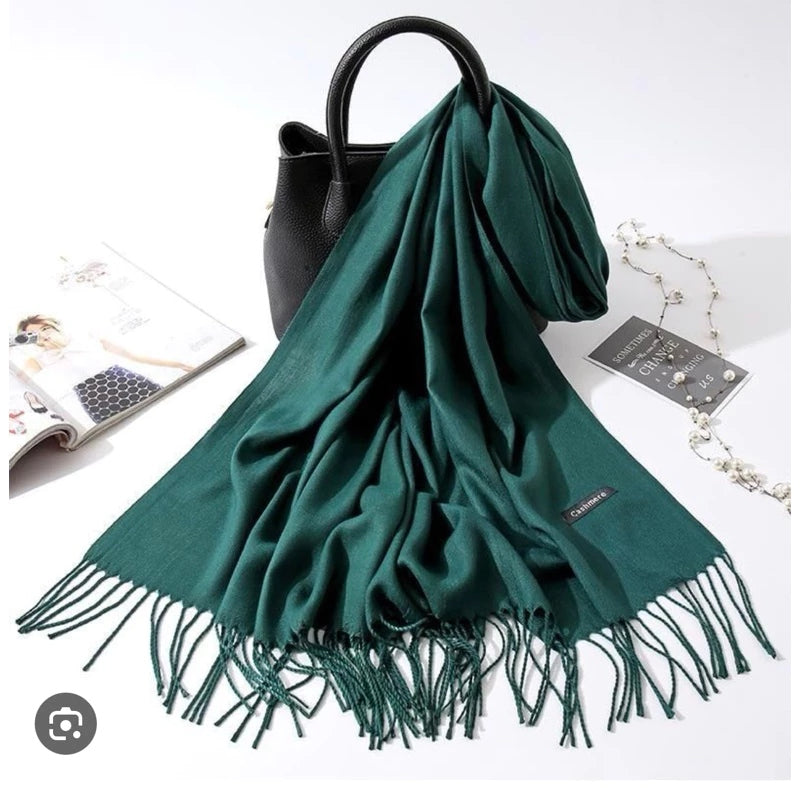 Cachecol Feminino com Franjas em Pashmina Liso